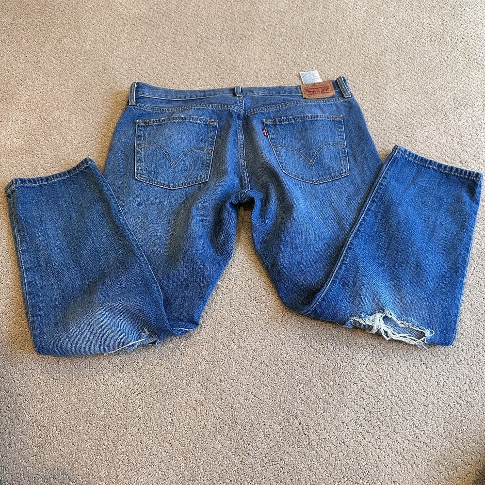 Levi's Jeans 501 CT Crop Taper Boyfriend Button Fly Boho Distress Artsy Size 32
